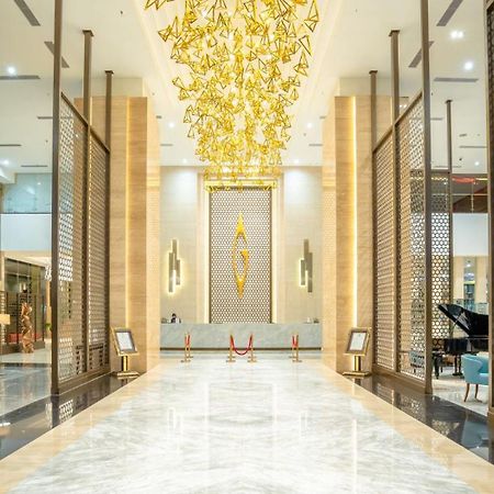 Gumaya Tower Hotel Семаранг Екстериор снимка