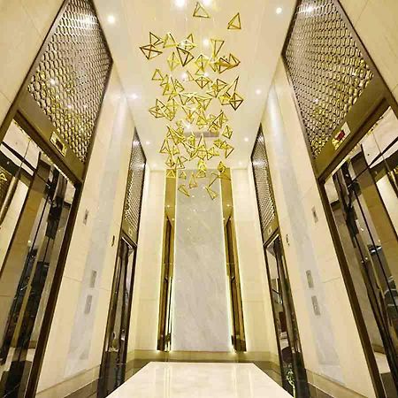 Gumaya Tower Hotel Семаранг Екстериор снимка