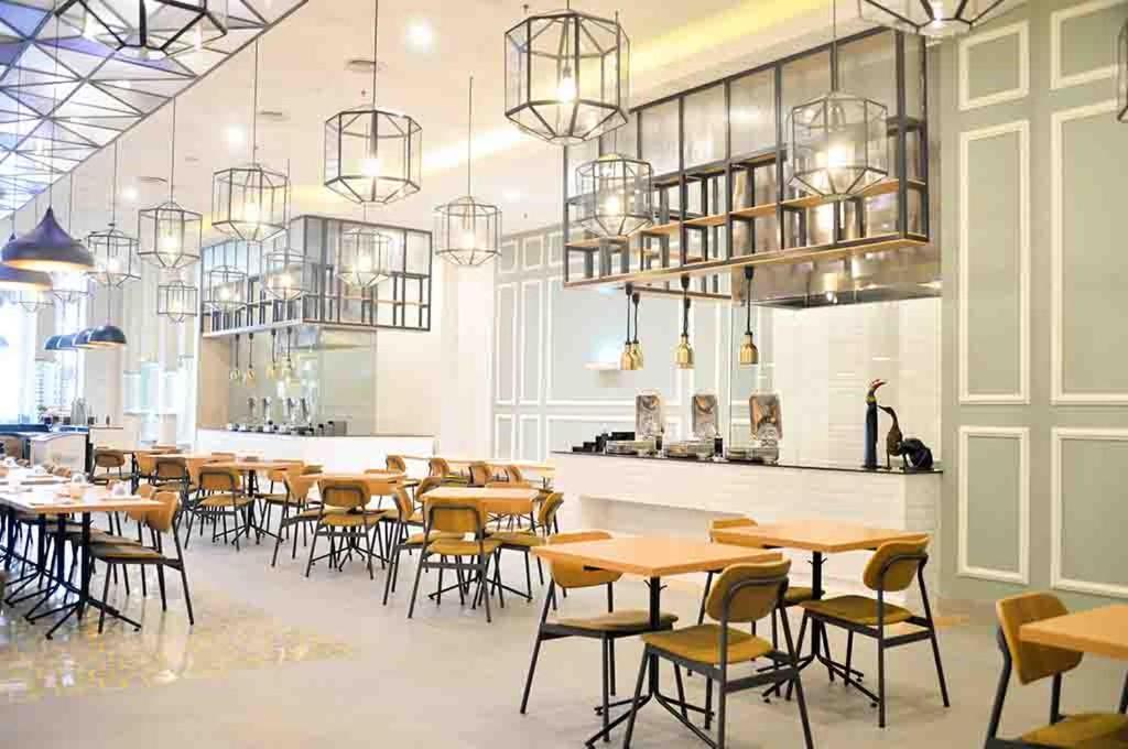 Gumaya Tower Hotel Семаранг Екстериор снимка