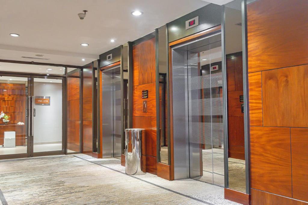 Gumaya Tower Hotel Семаранг Екстериор снимка