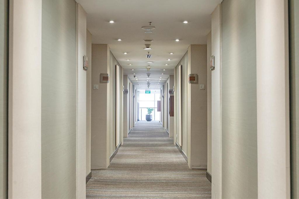 Gumaya Tower Hotel Семаранг Екстериор снимка