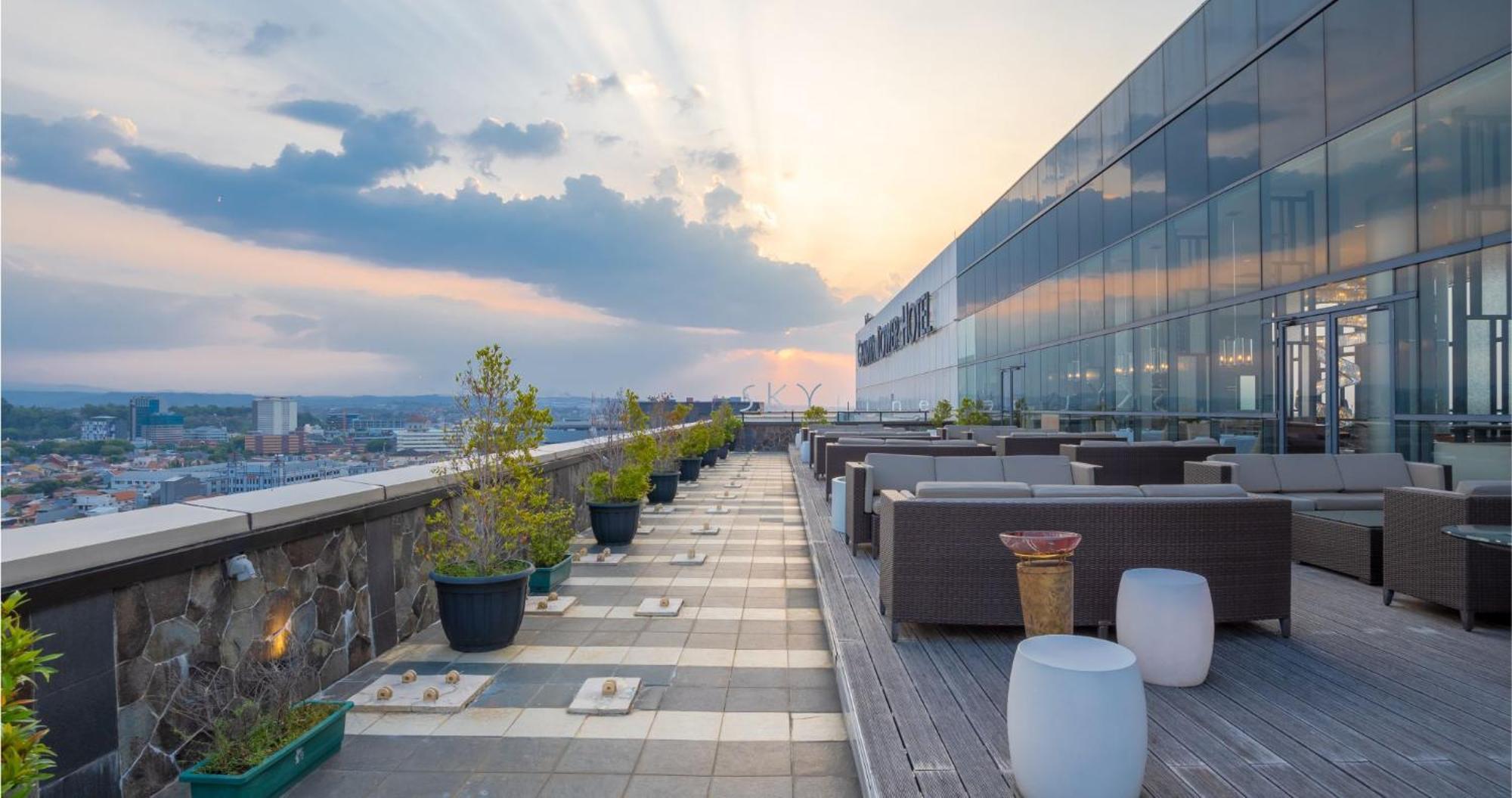 Gumaya Tower Hotel Семаранг Екстериор снимка