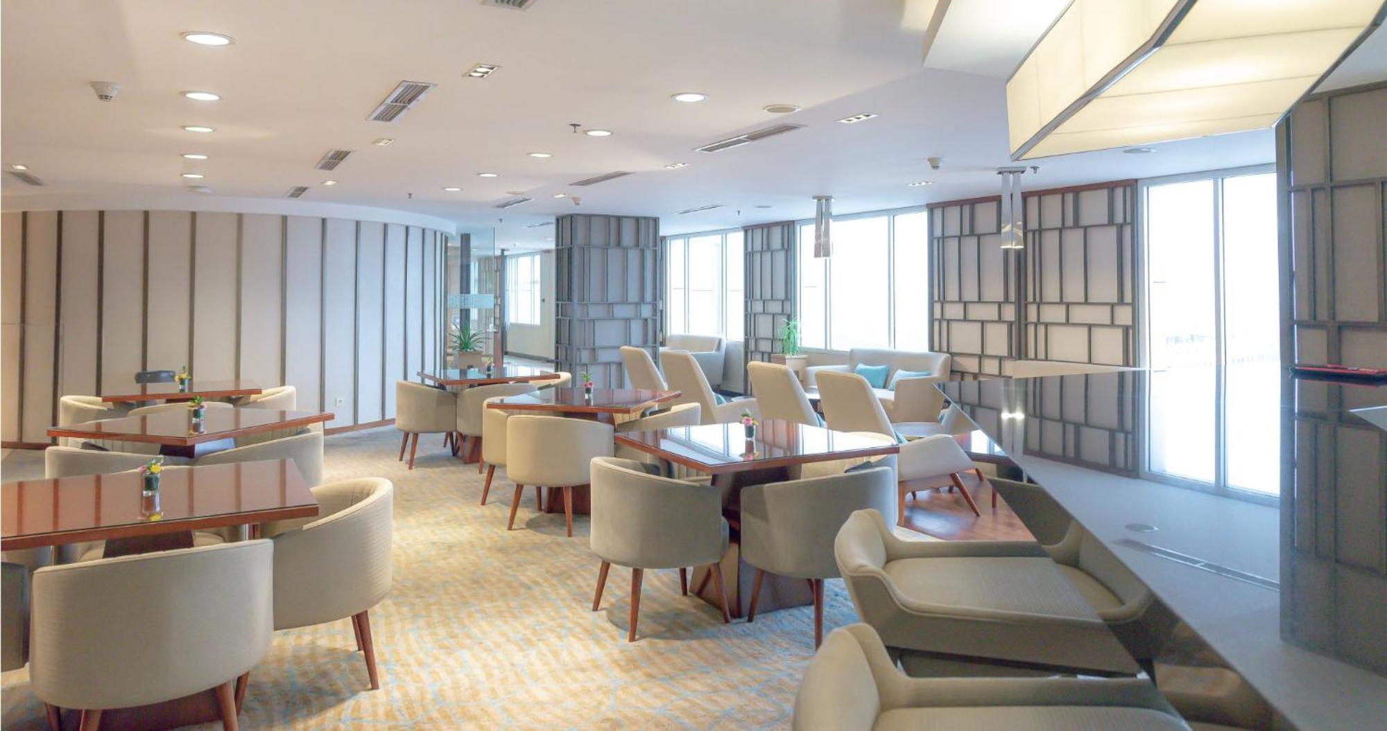 Gumaya Tower Hotel Семаранг Екстериор снимка