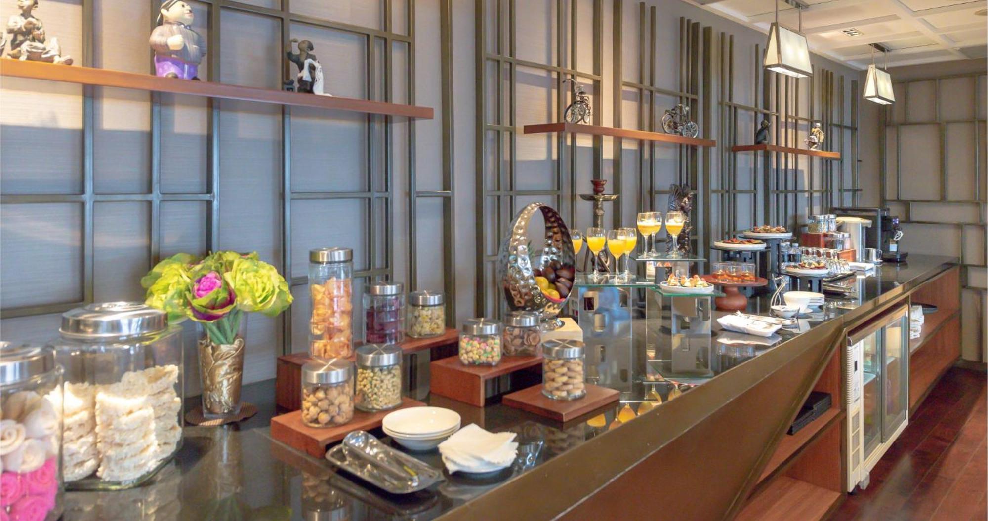 Gumaya Tower Hotel Семаранг Екстериор снимка