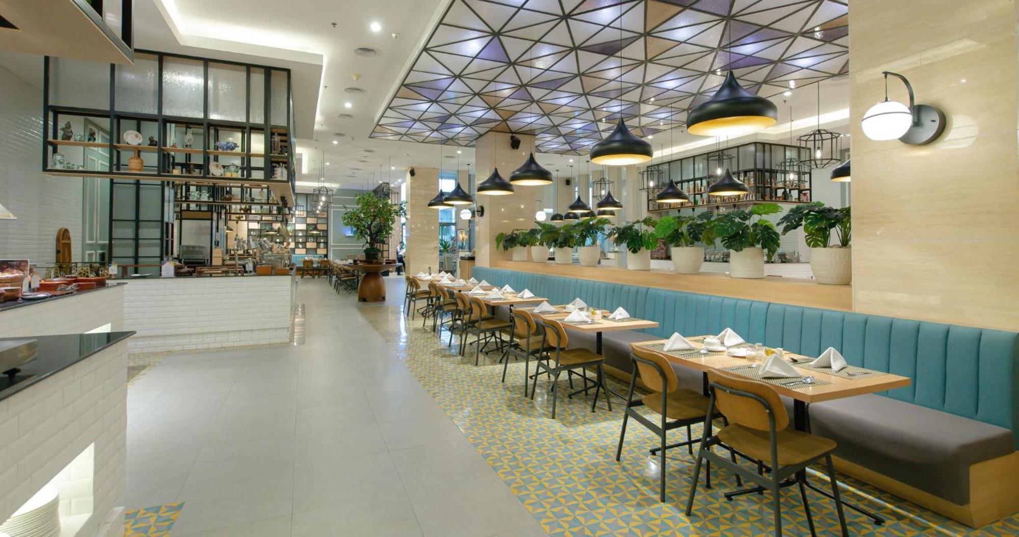 Gumaya Tower Hotel Семаранг Екстериор снимка