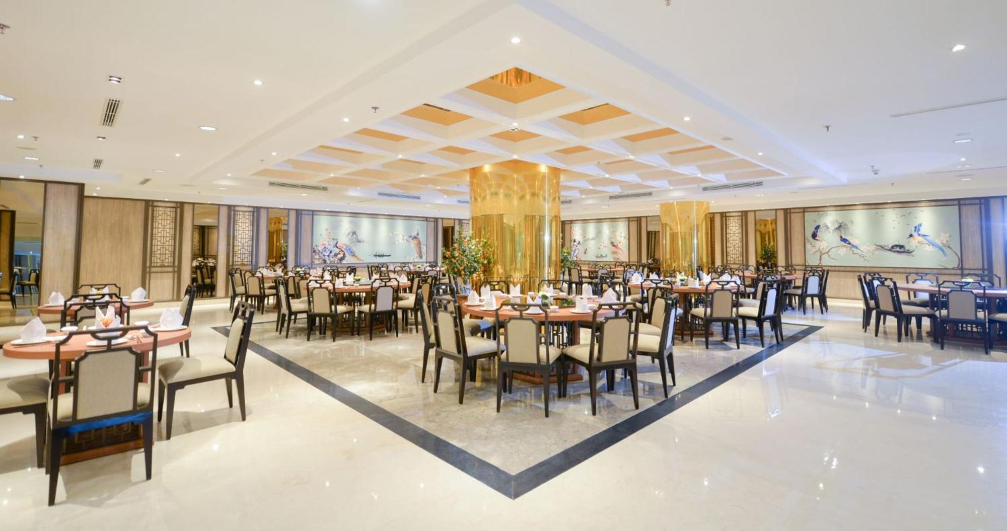 Gumaya Tower Hotel Семаранг Екстериор снимка