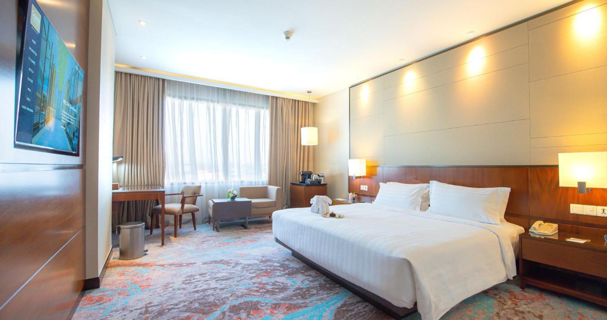 Gumaya Tower Hotel Семаранг Екстериор снимка