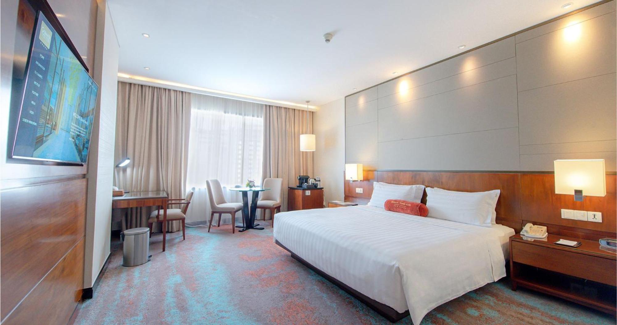 Gumaya Tower Hotel Семаранг Екстериор снимка