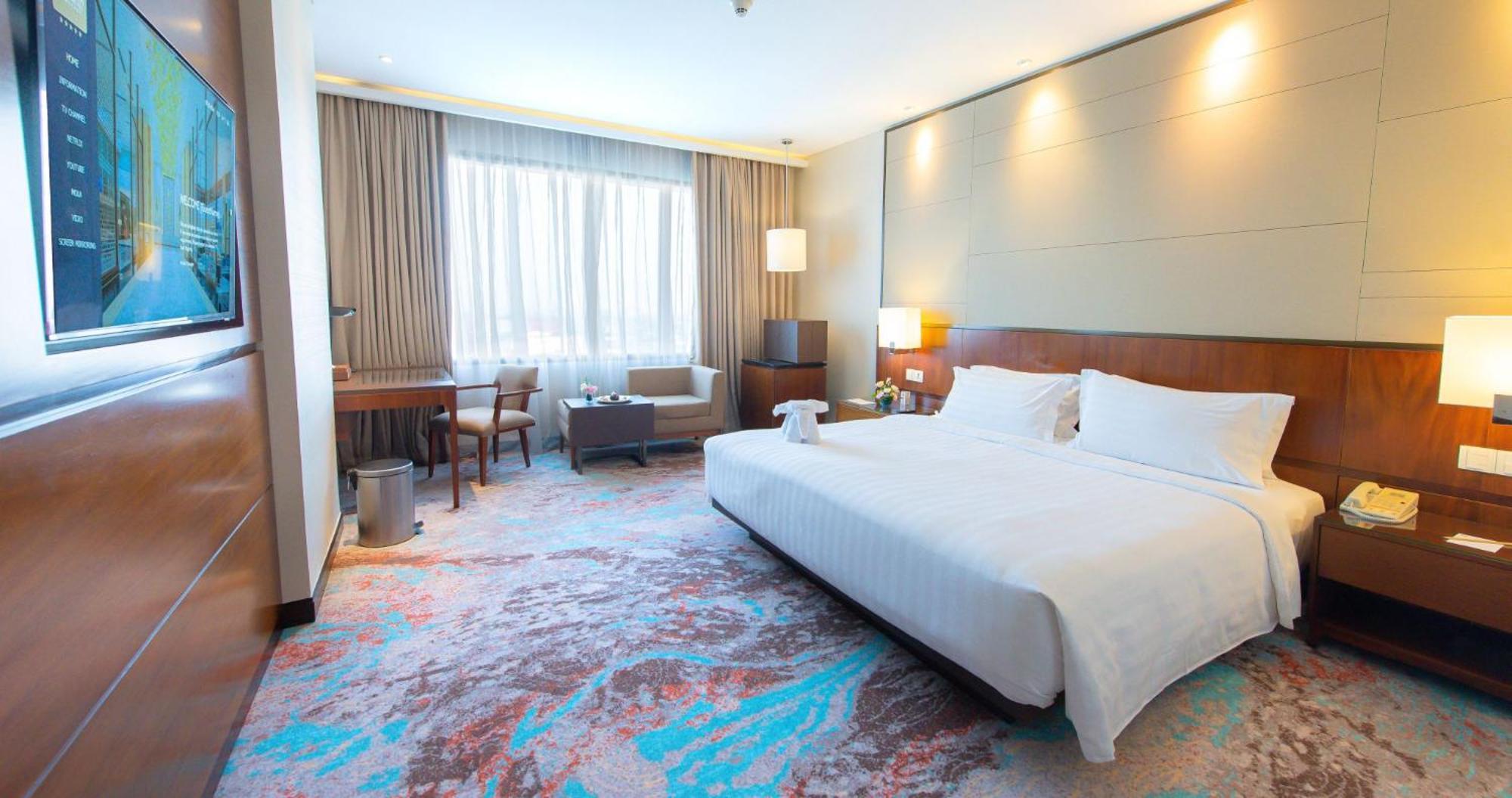 Gumaya Tower Hotel Семаранг Екстериор снимка