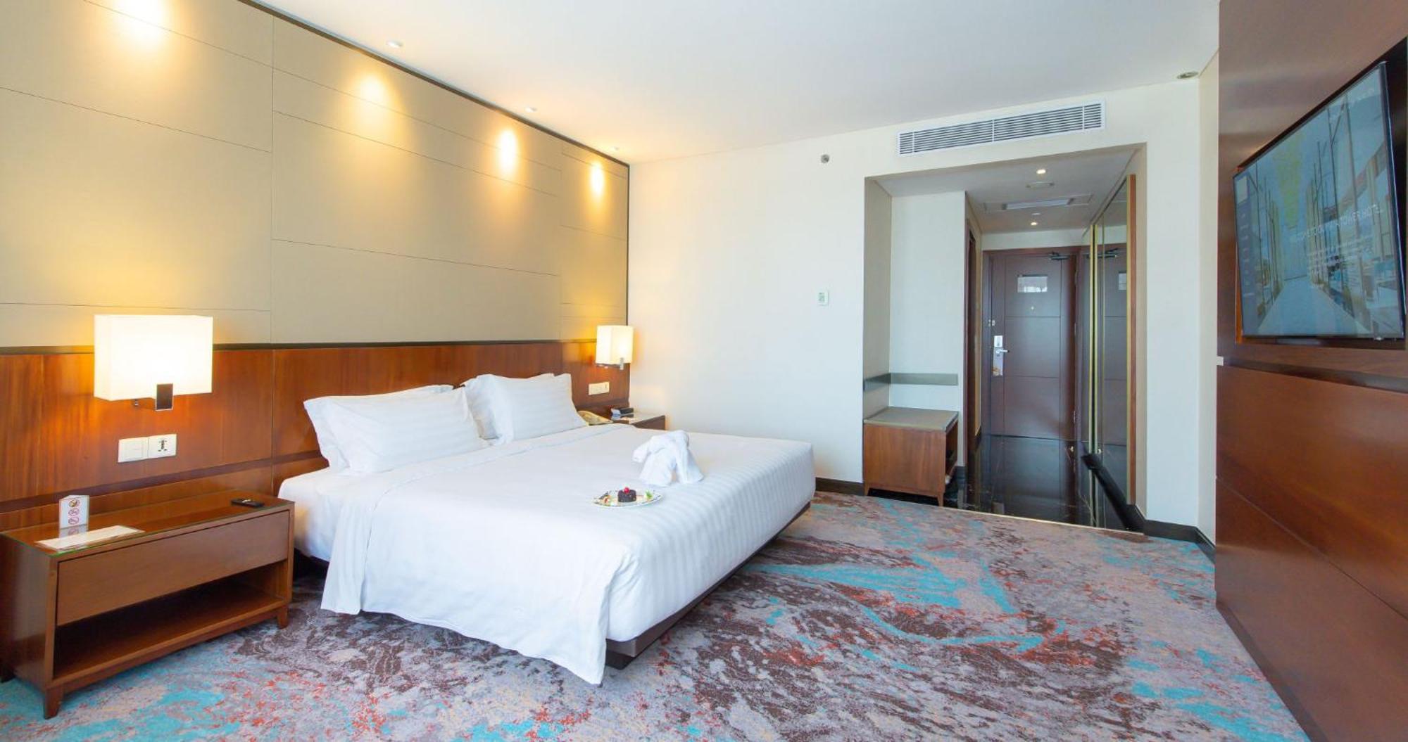 Gumaya Tower Hotel Семаранг Екстериор снимка