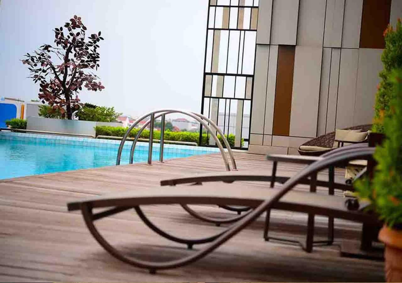 Gumaya Tower Hotel Семаранг Екстериор снимка